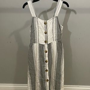 Grey and white summer dress, size 12, great condition.